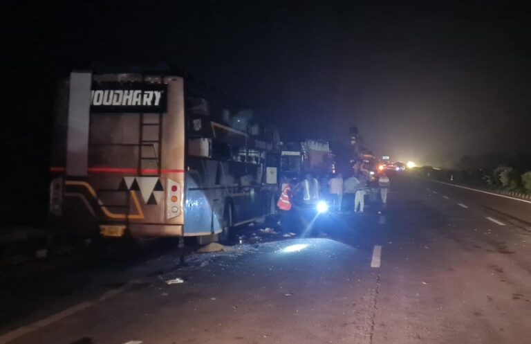accident on agra lucknow expressway
