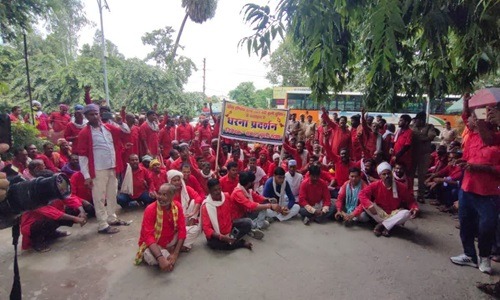 Coolie protest in Prayagraj 1