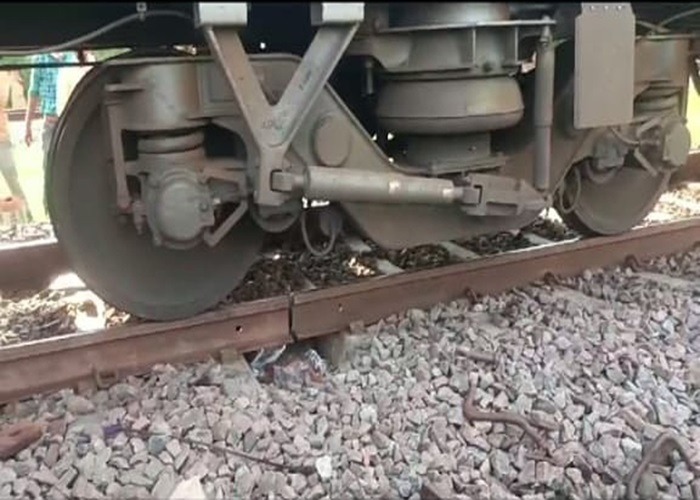 Kerala Express passed through the broken track