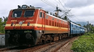 Stone pelting on Mahabodhi Express Many passengers injured RPF action begins