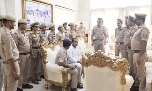 ग्रेटर नोएडा में सपा नेता हाउस अरेस्ट 1