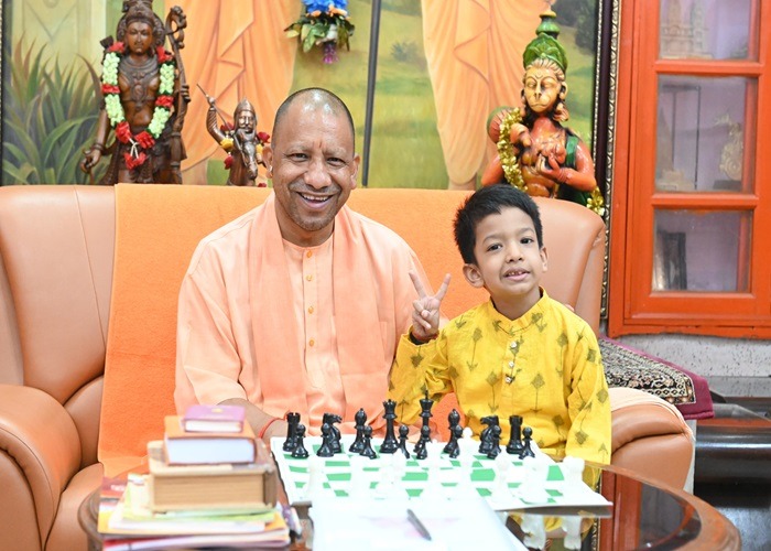 CM Yogi met chess player Kushagra Agarwal,