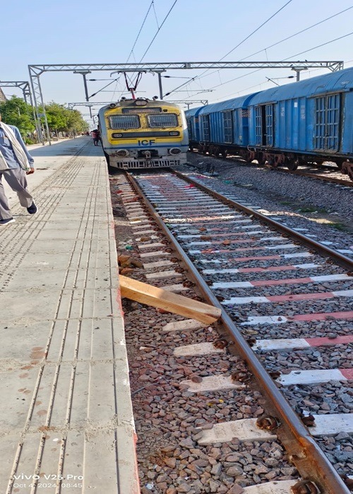 Train accident averted in UP Hamirpur,