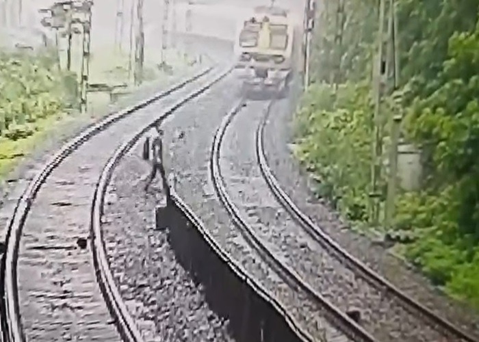 ट्रेन आत्महत्या