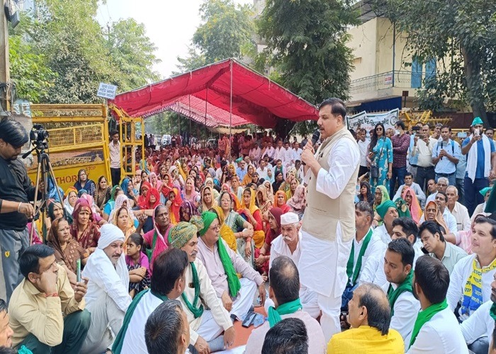 नोएडा किसान प्रदर्शन को आप का समर्थन
