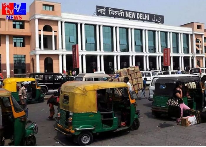 Stampede at New Delhi Railway Station Reason