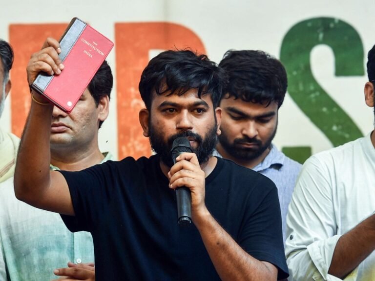 अभिजीत दीपके कॉकरोच आंदोलन 1