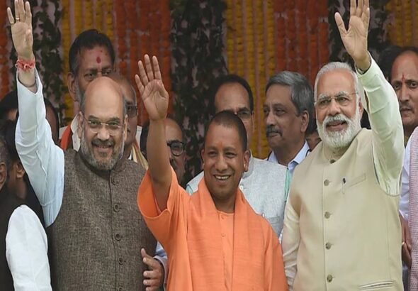 अमित शाह, मोदी और सीएम योगी 1