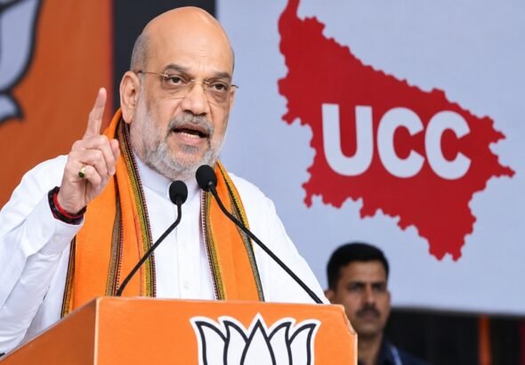 भाषण देते अमित शाह 1
