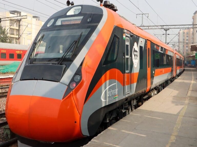 वाराणसी दिल्ली वंदे भारत स्लीपर 1